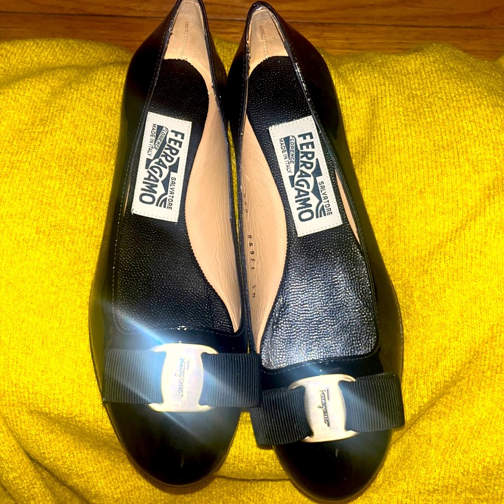 Women’s flats brand new patent leather Ferragamo shoes with metal fabric bow
